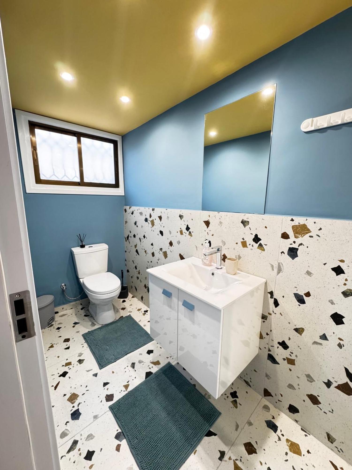 Modern Nr5 Private Kitchenette And Bathroom Apartment *